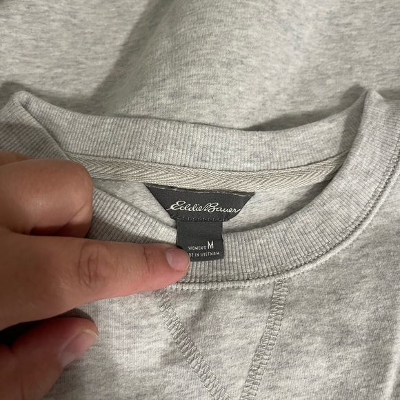 Like new! EDDIE BAUER women’s crew neck pull over sweater SIZE M super soft - Picture 3 of 4